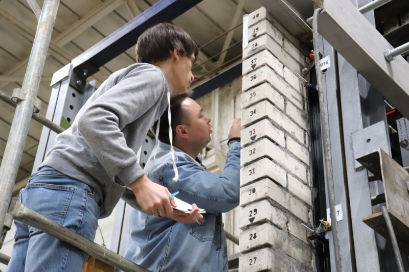 Испытания фасадной конструкции высотой в этаж  провели специалисты НИЦ &laquo;Строительство&raquo;