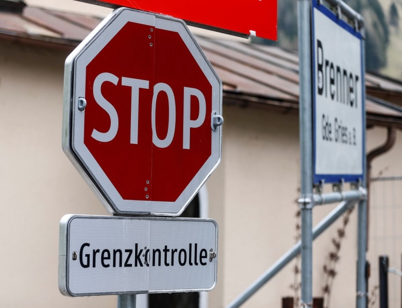 "На кону безопасность": экс-президент Эстонии потребовал запретить россиянам въезд в ЕС