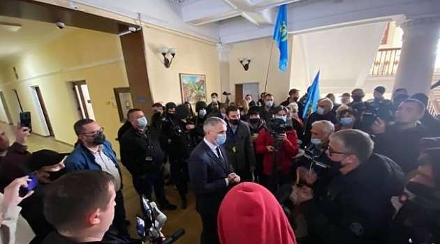 Предприниматели Николаева ворвались в здание горсовета, протестуя против жесткого карантина
